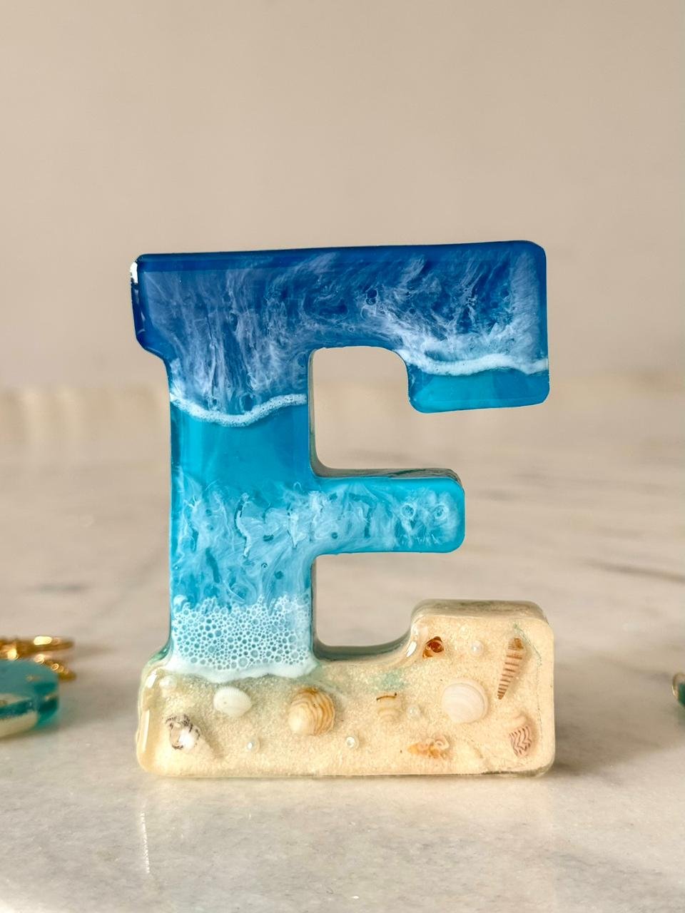 Premium resin tray with pressed flowers and gold details